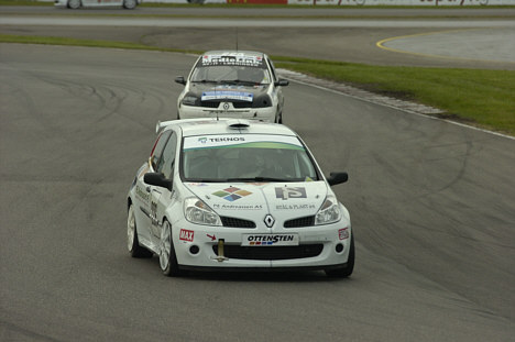 Poulsen Racings Kurt Poulsen og René Andreassen sikrede sig den samlede sejr i Clio-division, mens deres teamkammerat Henrik Larsen blev nummer to.